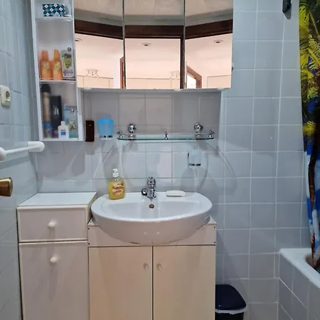 Center Apartment *